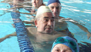 Comezan os cursos de natación en Santa Isabel