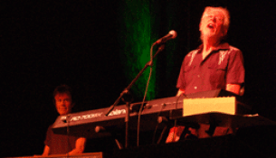 JOHN MAYALL repasou en Santiago o mellor da súa traxectoria musical