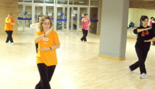 Varios alumnos participaron nunha práctica do estilo Sun de Tai Chi