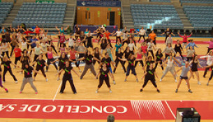 Todos os luns ás 20.15h na pista central do Multiusos Fontes do Sar, MASTERCLASS DE ZUMBA!