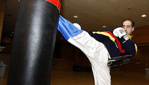 O club de Juancho Vázquez acada 16 medallas no Campionato de Kickboxing de Pontevedra