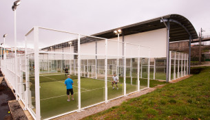Cursos intensivos de pádel e tenis no mes de xullo