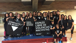 Las instalaciones se visten de negro contra la violencia machista