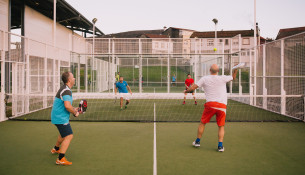 Aberta a inscrición para os cursos quincenais de pádel e tenis de xullo