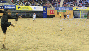 A selección galega de fútbol praia debutou contra Portugal nun partido amistoso con gran asistencia de público