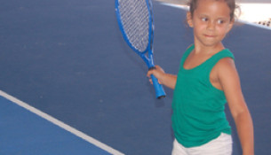 Aberta a inscrición para os cursos trimestrais de pádel e tenis para nenos e adultos que empezan en outubro