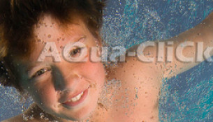 Agora podes ter o teu retrato baixo a auga nas piscinas cun 25% de desconto!